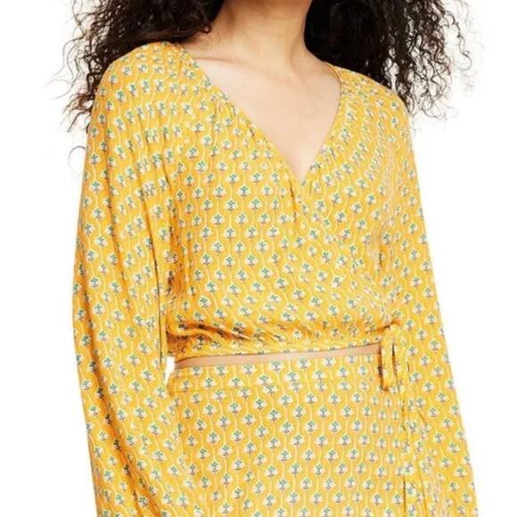 RHODE Wrap top - Picture 1 of 8